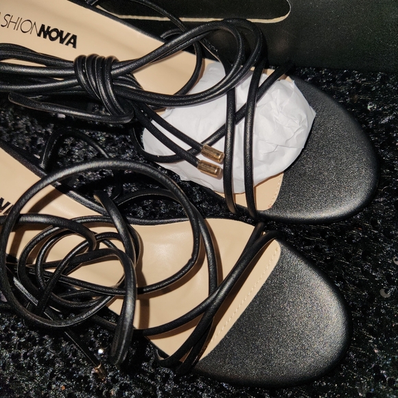 FN Elegant Black Strappy Women's Sandals | Sz 8 - Picture 2 of 10